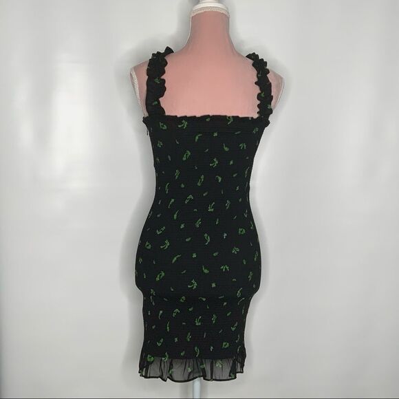 Aritzia 𝅺wilfred smocked dress.‎ - Picture 7 of 11